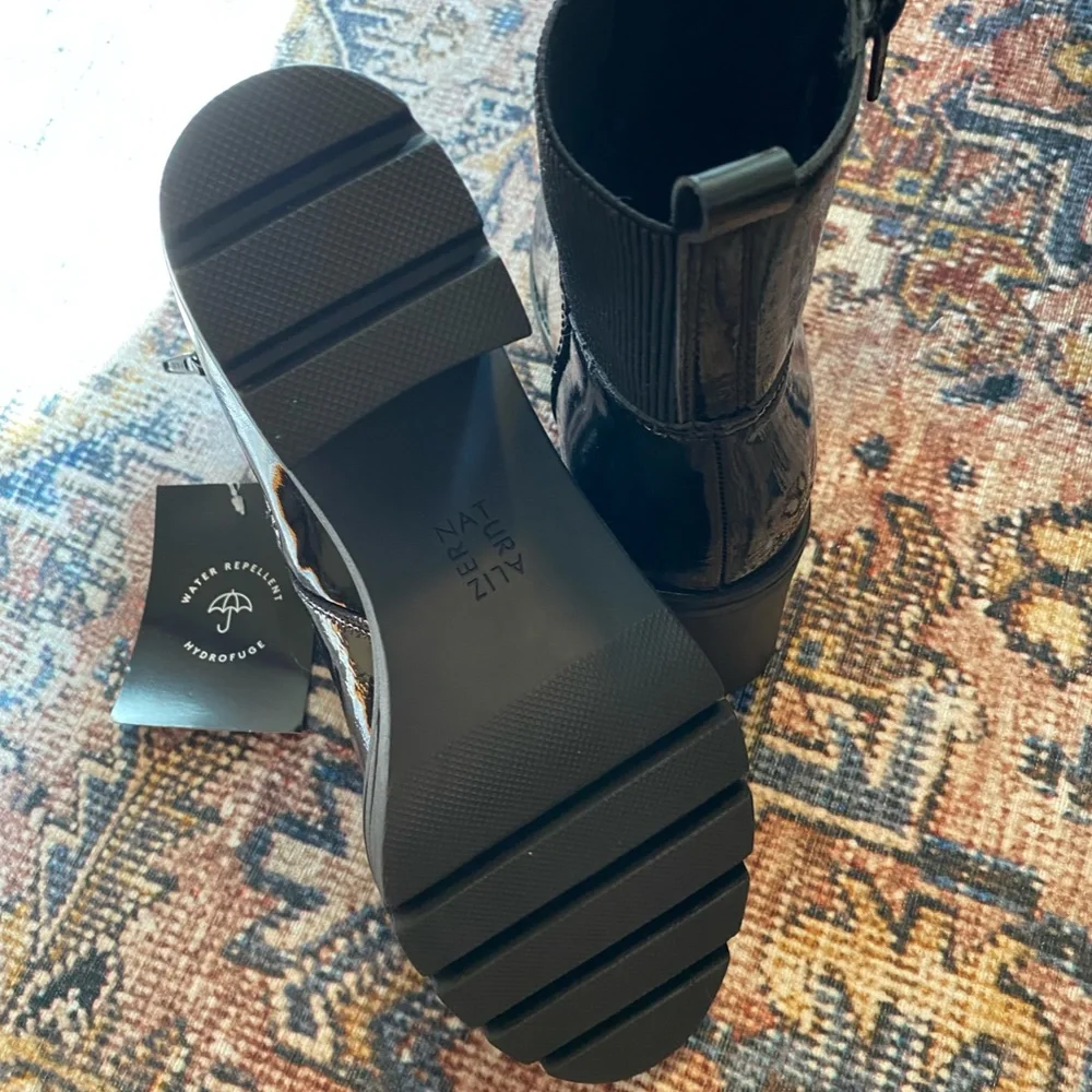 NWT Naturalizer Verney Waterproof Chelsea Boot Size 9 - Picture 3 of 7